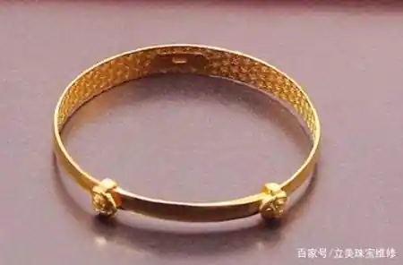 一个金手镯大概多少钱？为什么买的时候总是高于市场价？ 